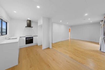 /international/nz/9-kopu-place-clendon-park-manukau-city-380066079480/