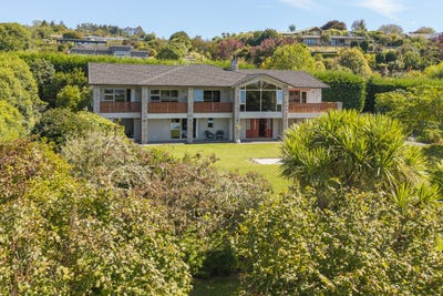 /international/nz/534-gillespie-place-acacia-bay-taupo-380066118701/