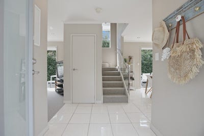/international/nz/gilbert-street-new-plymouth-central-taranaki-380066092232/