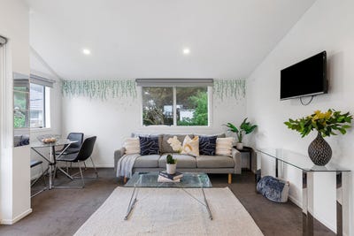 /international/nz/125-queens-drive-lyall-bay-wellington-city-380066091619/