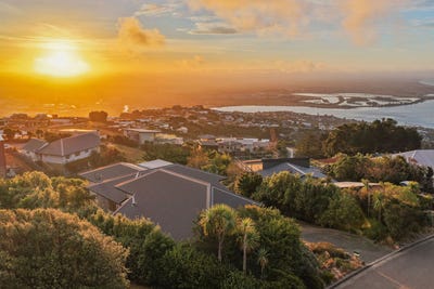 /international/nz/5-signal-hill-road-mount-pleasant-christchurch-city-380066089216/