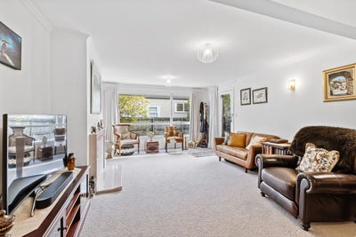 /international/nz/office-road-merivale-bay-of-plenty-380066108477/