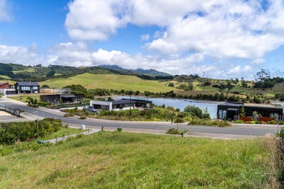 /international/nz/41-omahina-street-raglan-waikato-380066097476/