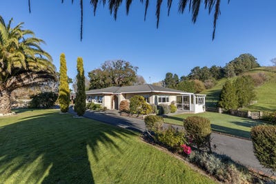 /international/nz/208-adelaide-road-dannevirke-tararua-380066076054/