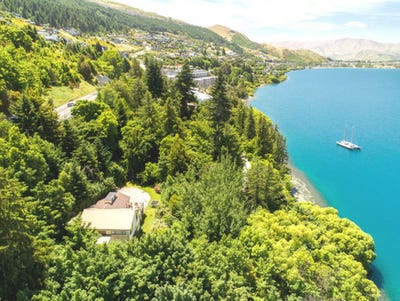 /international/nz/queenstown-central-central-otago-lakes-district-380066086076/