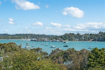 /international/nz/russell-far-north-380066103273/