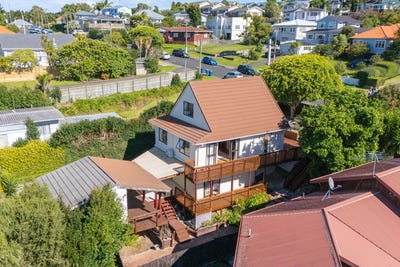 /international/nz/13-aorangi-place-birkenhead-north-shore-city-380066095224/
