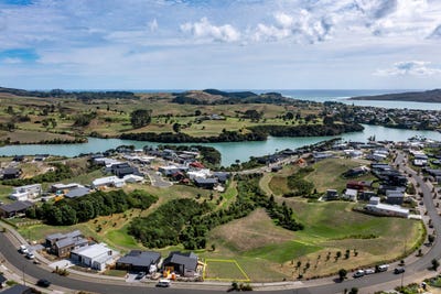 /international/nz/78-rangitahi-road-raglan-waikato-380066098555/