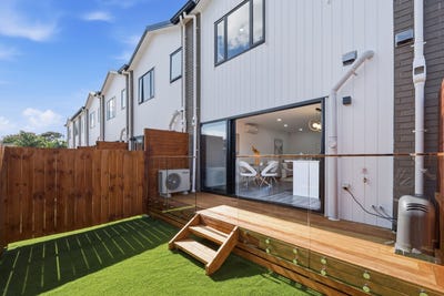 /international/nz/ranui-waitakere-city-380066117757/