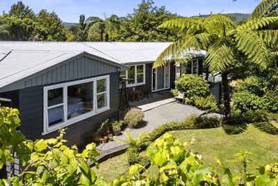 /international/nz/7-dawn-grove-brown-owl-upper-hutt-city-380066110308/