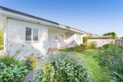 /international/nz/359-st-aubyn-street-moturoa-new-plymouth-380066104886/