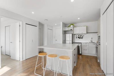 /international/nz/browns-bay-north-shore-city-380066080082/