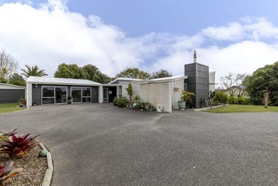 /international/nz/urenui-new-plymouth-380066169700/