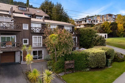 /international/nz/queenstown-central-central-otago-lakes-district-380066094149/