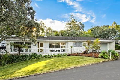 /international/nz/70-ravenwood-drive-forrest-hill-north-shore-city-380066175705/