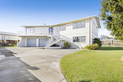 /international/nz/12-silby-street-waitara-taranaki-380066114831/