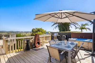 /international/nz/10-goffe-drive-paihia-far-north-380066091025/