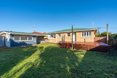 /international/nz/fenwick-crescent-hillcrest-hamilton-city-380066099175/
