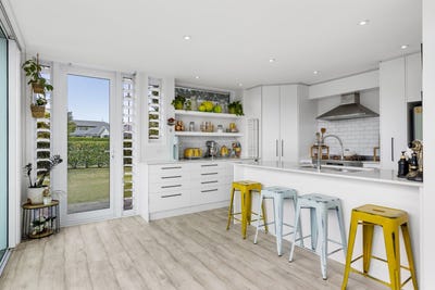 /international/nz/15-magnolia-rise-waipahihi-taupo-380066109701/