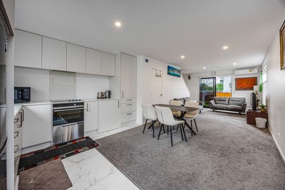 /international/nz/kelston-waitakere-city-380066099205/