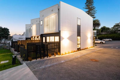 /international/nz/1-18-handley-avenue-narrow-neck-north-shore-city-380066123341/