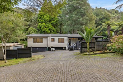 /international/nz/420-scenic-drive-waiatarua-waitakere-city-380066100841/