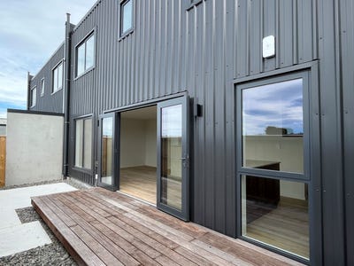 /international/nz/1-lake-bryndwr-lane-burnside-christchurch-city-380066149479/