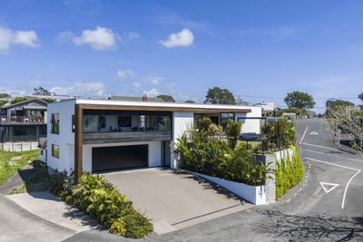 /international/nz/0n-corner-barrett-and-standish-streets-westown-new-plymouth-380066093479/