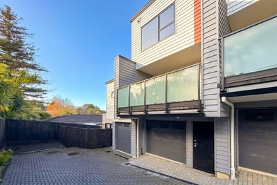/international/nz/19-cedar-heights-avenue-massey-waitakere-city-380066180549/