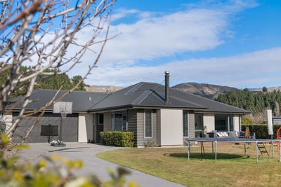 /international/nz/14-criffel-place-luggate-wanaka-380066179497/