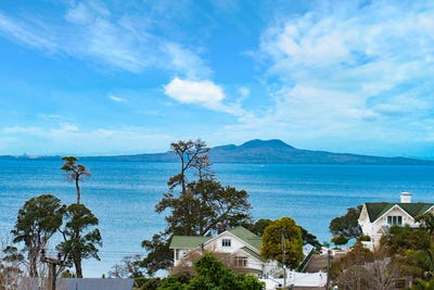 /international/nz/12-rewi-street-torbay-north-shore-city-380066117251/