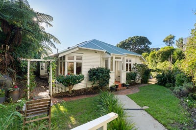 /international/nz/fitzroy-street-wadestown-wellington-380066104209/