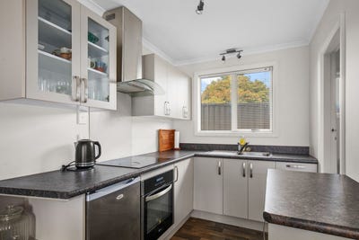 /international/nz/clyde-central-otago-lakes-district-380066112668/