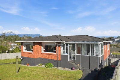 /international/nz/13-durham-avenue-welbourn-new-plymouth-380066178838/