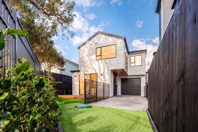 /international/nz/milford-north-shore-city-380066112915/