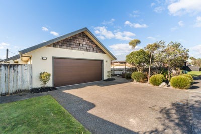 /international/nz/8-greenwood-place-fitzherbert-palmerston-north-city-380066099613/