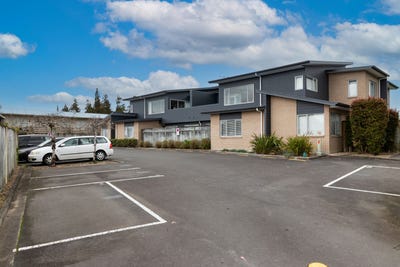 /international/nz/hamilton-east-hamilton-city-380066106860/