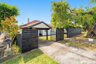 /international/nz/belmont-north-shore-city-380066161386/