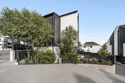 /international/nz/748-remuera-road-remuera-auckland-city-380066090398/