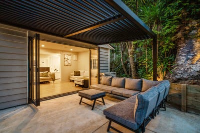 /international/nz/22-hollywood-avenue-titirangi-waitakere-city-380066116280/
