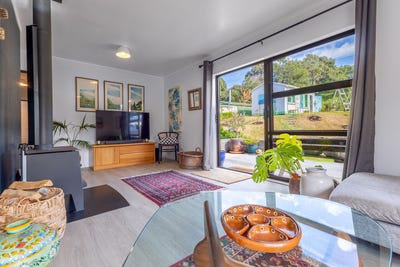 /international/nz/13-forest-road-raumati-south-kapiti-coast-380066091198/