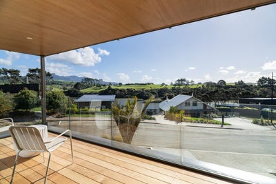 /international/nz/9-pekapeka-street-raglan-waikato-380066097447/