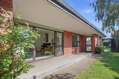 /international/nz/4-holcroft-court-rangiora-waimakariri-380066095687/