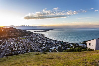 /international/nz/24-highview-lane-sumner-christchurch-city-380066095296/