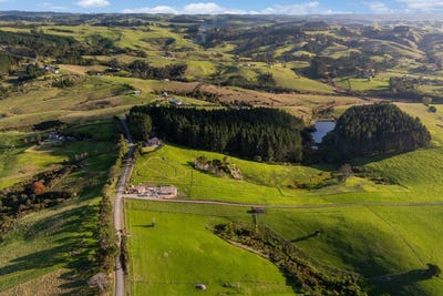 /international/nz/88-valley-road-waitoki-rodney-380066092221/