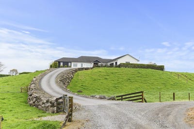 /international/nz/953-upland-road-egmont-village-new-plymouth-380066076604/