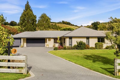 /international/nz/acacia-bay-taupo-380066102236/
