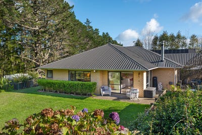 /international/nz/108-paremoremo-road-lucas-heights-north-shore-city-380066107581/