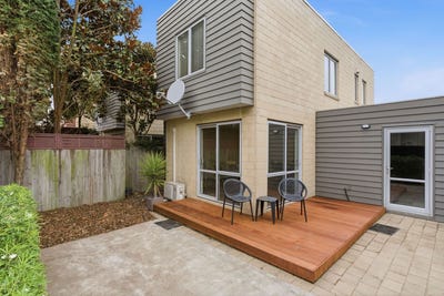 /international/nz/burdale-street-riccarton-canterbury-380066090123/