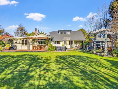 /international/nz/16-bay-road-oxford-waimakariri-380066115056/